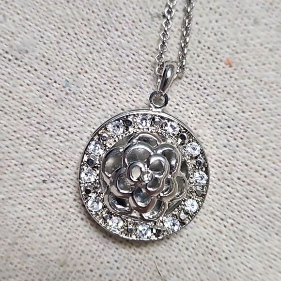 Macy's Dainty 2028 Silver Tone Crystal Floral Photo Locket Necklace - Picture 1 of 8